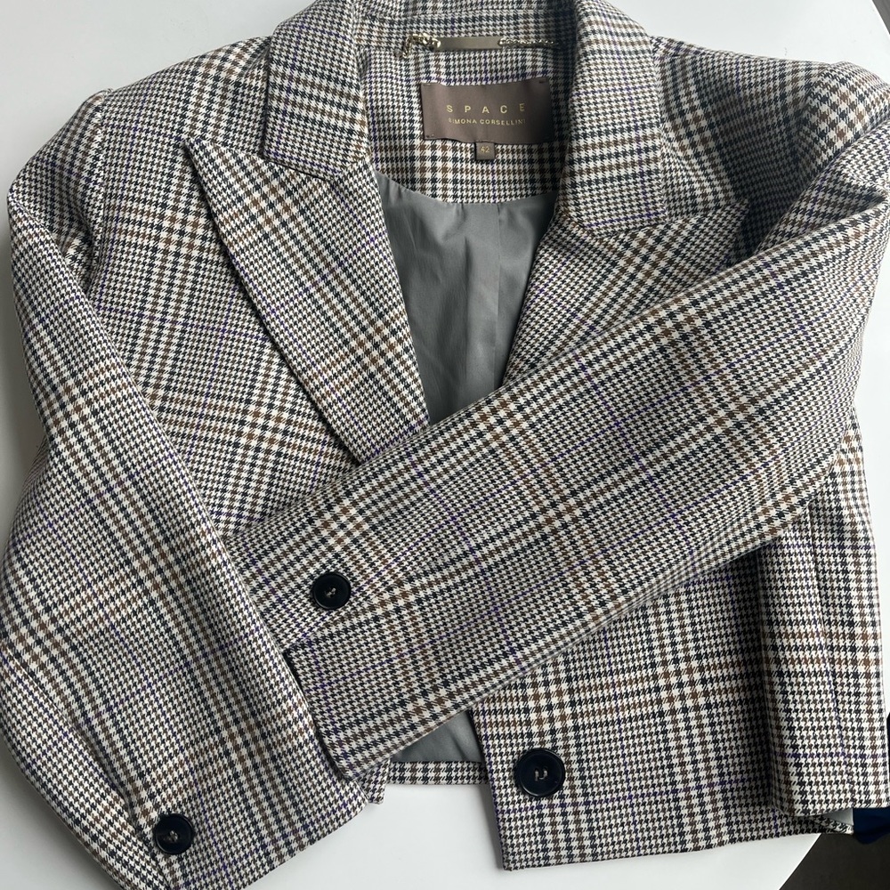 Short Blazer jacket from an Italian brand
